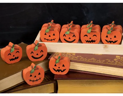 Produktbild von Kleine Halloween Kürbis Holzfigur zur Dekoration 3cm - 1 Stück