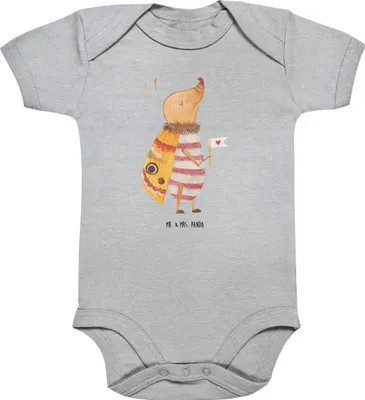 Produktbild von Mr. & Mrs. Panda Strampler Nachtfalter Fähnchen 12. - 18. Monat - Heather Grey - Geschenk, overall baby, Spruch Lustig, Käfer, Küche Deko, Babybody, Einteiler, Süß