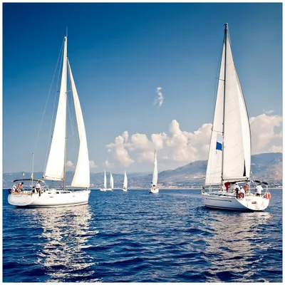 Produktbild von Wallario Premium Glasbild, freischwebende Optik, kräftige Farben, Größe 50 x 50 cm Motiv Segelschiff auf dem Mittelmeer