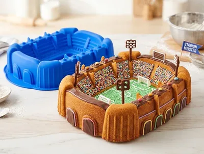 Produktbild von GKA XL Silikon Muffinbackform Stadion Fußballstadion Silikonbackform 33 cm Backform Silikonform Kinder Fußball