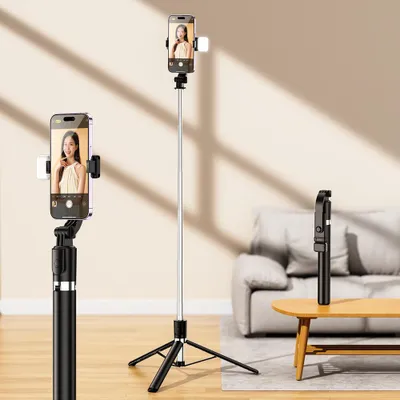 Produktbild von Selfie-Stick mit Stativ, Fernbedienung und LED-Licht - 1,7 m - Schwarz KP38018