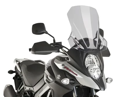 Imagen del producto de Visera Puig touring, color ahumado claro, de 440x445 mm, para Suzuki