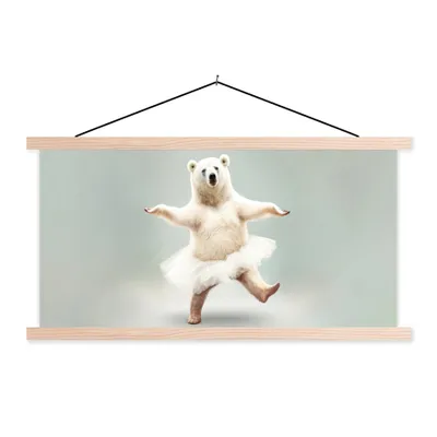 Produktbild von MuchoWow® Textilposter Eisbär - Tutu - Weiß - Porträt - Tiere - Kinder 120x60 cm mit holzfarbenen Rahmen - Klemmleiste
