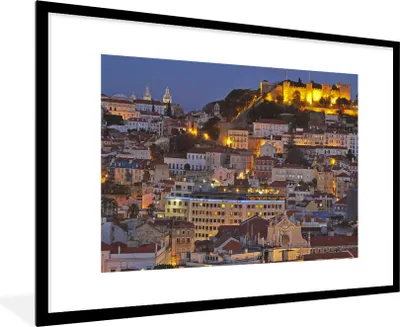 Produktbild von MuchoWow® Gerahmtes Poster Die historische Alfama in der Abenddämmerung in Portugal 90x60 cm - Poster mit Schwarzem Bilderrahmen Wandposter Rahmen Foto Bilder - Wanddekoration - Fotos