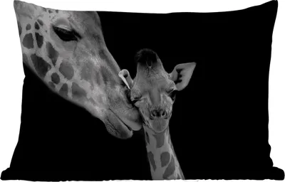 Produktbild von MuchoWow® Outdoor Kissen - Tiere - Schwarz - Weiß - Giraffe - Porträt - 60x40 cm - Wetterfest - Lounge Kissen - Zierkissen - Kissen für Innenräume