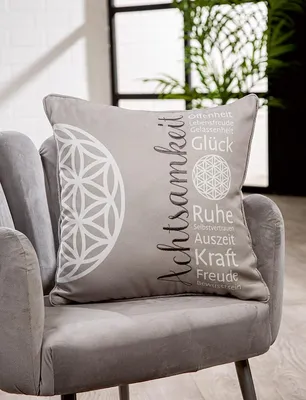 Zdjęcie produktu dla GILDE Kissen, quadratisch, "AchtsamZeit", Spruch, Polyester, grau, VE 3, L. 15 cm, B. 45 cm, H. 45 cm