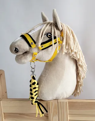 Produktbild von Hobby Horse Set: A3 Halfter mit schwarzem Fell + Anbindestrick - schwarz und gelb