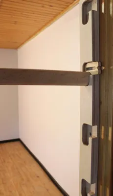 Produktbild von BearOnBar – Robuste, einfache Montage und verstellbare Klimmzugstange aus Holz mit Arretierung – 5 Höhenstufen – bis zu 145 cm – Türrahmen, Türbreite