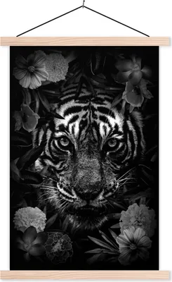 Produktbild von MuchoWow® Textilposter Tiger zwischen den Blumen - schwarz und weiß 120x180 cm mit holzfarbenen Rahmen - Textil-Plakat