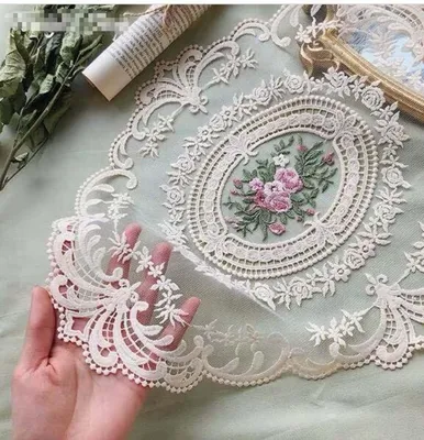 Produktbild von Bestickte Tischsets im 2er-Set, ovale Spitzenunterlagen, Vintage Häkeldeckchen 43 x 32 cm