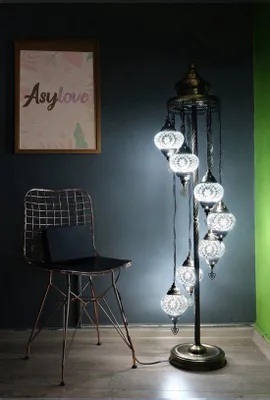 Produktbild von Handgefertigte türkische Stehlampe mit 7 bunten Glaskugeln – Orientalische Mosaik-Vloerlamp in Weiß