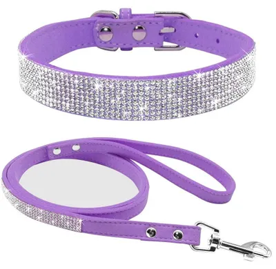 Productafbeelding van Halsband Zacht Suède - Hondenlijn - Strass Kristal - Elegant - Comfortabel - Geschikt voor Puppies/Honden - Hondenhalsband