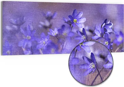 Produktbild von DEQORI Hybrid Leinwand Bild 150x60 cm 'Blaue Traumblüten' Wandbild Glas flach modern