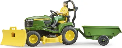 Produktbild von bruder 62104 - Bworld John Deere Rasentraktor mit Anhänger & Gärtner - 1:16 Traktor, Rasenmäher, Anhänger, Landwirtschaft, Bauernhof, Mann, Spielzeugfigur, Arbeiter, Bauer, Landwirt, Set