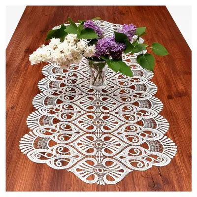 Produktbild von Tischläufer Amara aus Vogtländischer Spitze in Ecrú - Tischdecke aus Luftspitze mit klassischem Ornament-Muster im Landhausstil - Tischband in der Größe 64 x 42 cm