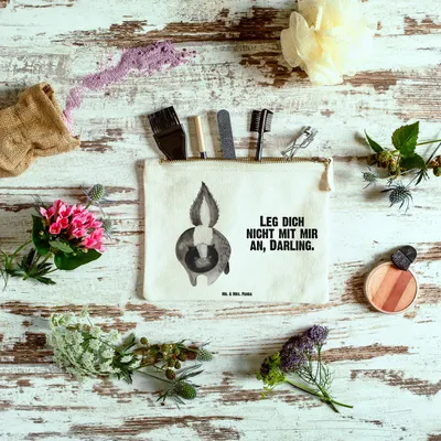 Produktbild von Mr. & Mrs. Panda Kosmetiktasche Stinktier Angriff Größe M - Weiß - Geschenk, Kulturbeutel, Mäppchen, Drohung, Raubtier, Schlampermäppchen, Wildtier, Federtasche, Skunk