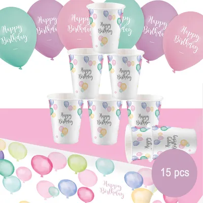 Gesamtübersicht des pastellfarbenen Party-Sets bestehend aus 15 Teilen mit Luftballons, Bechern und einer Tischdecke.