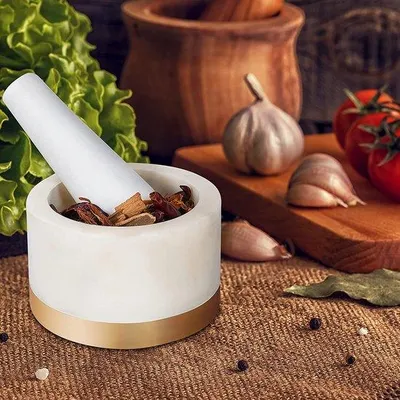 Productafbeelding van Knoflookpers van wit marmer - duurzaam, elegant en multifunctioneel
