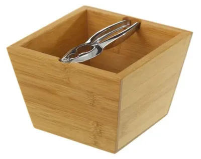 Produktbild von Robuster Nussknacker aus Bambus und Metall mit komfortablem Griff, 16x16x11 cm