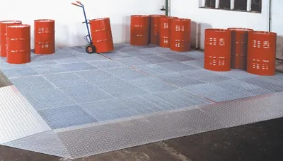 Produktbild von Bodenauffangwanne, verzinkt, mit Gitterrost, Auffangvolumen 84 l, BxTxH 1350x1400x78mm
