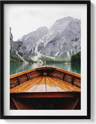 Produktbild von Boot auf Bergsee– Wandbild mit Rahmen – Gerahmtes Bild  – Wanddekoration – 60x80 cm –  Schwarz Rahmen
