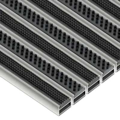 Produktbild von Aluminium Fußmatte mit Gummi-Bürsteneinlage, Clean Rubber-Scrub 100x80 cm, schwarz, Höhe 22 mm