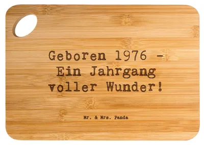 Produktbild von Mr. & Mrs. Panda Hackbrett Spruch 1976 Geburtstag - Transparent - Geschenk, Alter, Erinnerungen, Jahrgang, Brett, Schneidebrett, Geburtstagsgeschenk, Frühstücksbrett