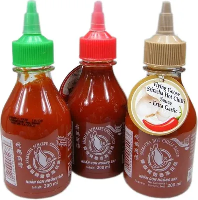 Produktbild von 3 verschieden Sriracha Chilisaucen je 200ml | Flying Goose scharf, sehr scharf & extra Knoblauch
