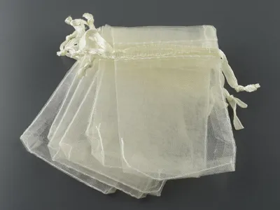 Produktbild von Vintageparts Organzasäckchen creme 5,5x7cm, 10 Stück