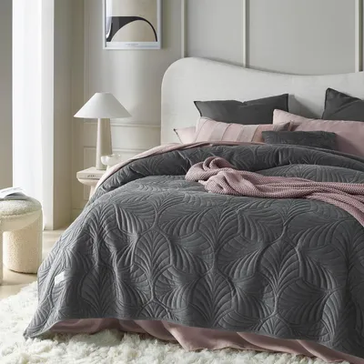 Produktbild von ROOM99 Feel Elegante Tagesdecke in Dunkelgrau 200 x 220 cm Vielseitige Wohndecke