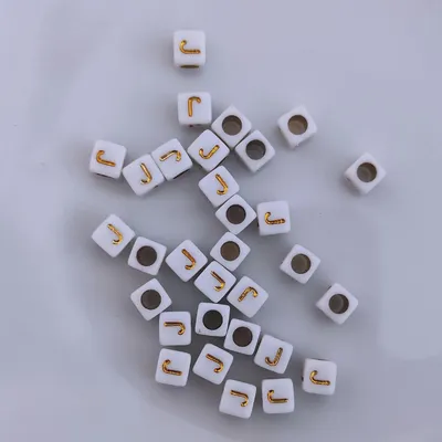 Produktbild von Buchstaben Perlen, 30 Stück, 6x6 mm, weiß mit gold, eckig, Buchstabe J