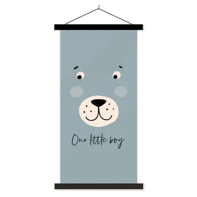 Produktbild von MuchoWow® Textilposter Sprichwörter - Unser kleiner Junge - Zitate - Jungen - Baby - Junge 60x120 cm mit schwarzem Rahmen - Magnete