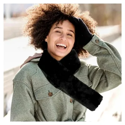 Produktbild von Kunstpelzschal für Damen - Warmer, weicher und atmungsaktiver Winterschal in Schwarz