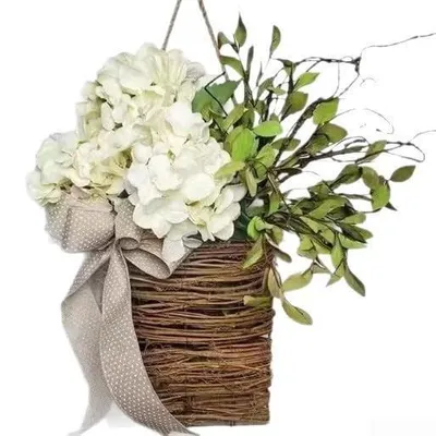 Productafbeelding van Gevlochten Rotan Mand met Hydrangea Bloemarrangement 45 cm