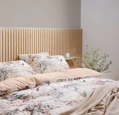 Produktbild von Fleuresse Mako-Satin Bettwäsche 155x220 Zweige Beeren Blüten Wende creme 114379-7