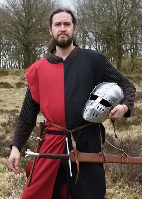 Produktbild von Mittelalter Waffenrock Eckhart, Mi-Parti, schwarz/rot - Wappenrock Ritterkostüm LARP Verkleidung Herren Größe: XL/XXL