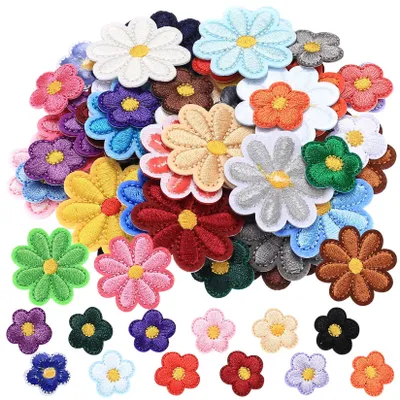 Produktbild von Blumen-Aufnäher zum Aufbügeln - 50 Stück bestickte Bügelflicken - Für Kleidung Jeans Rucksäcke und Textilien - Mehrfarbig