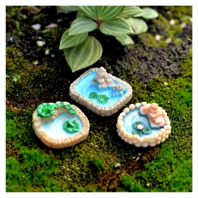 Produktbild von Miniatur-Holzpier mit blauem Harzpool für Puppenhausgärten und Dioramen