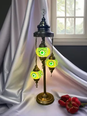 Produktbild von Turkische Handgemachte Tischlampe mit 3 Glaskugeln - Grünes Mosaikglas für stimmungsvolle Beleuchtung