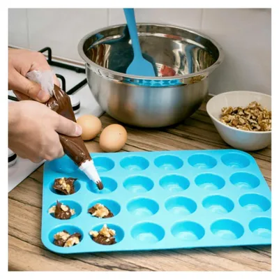 Produktbild von Mini Muffinform für 24 Muffins aus Silikon, antihaftbeschichtet, spülmaschinenfest, BPA-frei