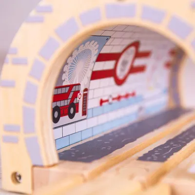 Produktbild von BigJigs Holz U-Bahn-Station - Spielzeug Zugzubehör