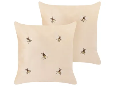 Produktbild von BELIANI Dekokissen 2er Set Beige Samtstoff 45 x 45 cm Quadratisch mit Stickerei Bienenmotiv Reißverschluss Modern Glam Wohnzimmer Schlafzimmer Deko