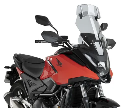 Zdjęcie produktu dla Wiatroszytna Puig Touring, wymiary 465 x 375 mm, z wizjerem, z certyfikatem ABE, przeznaczona do motocykli Honda NC750X, NC750X DCT, roczniki 2025-2026