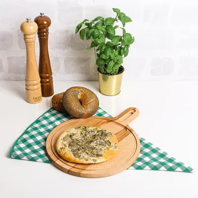 Immagine prodotto di Creative Home Tagliere da Cucina in Legno Rotondo | 40x30x1.5 cm | Manico, Scanalatura per Succo e Spazio per Ciotola | Legno di Faggio per Aperitivo