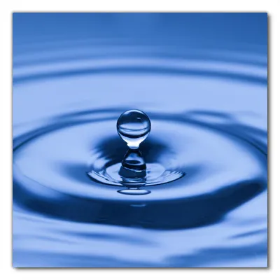 Produktbild von Wallario selbstklebende Möbelfolie/ Tischdecke für Innen und Außen, Größe: 80 x 80 cm - Wassertropfen im blauen Wasser