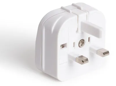 Produktbild von Adapterstecker Typ C (EU) Flachkopf mit geradem Kabel auf Stecker Typ G (UK) Weiß