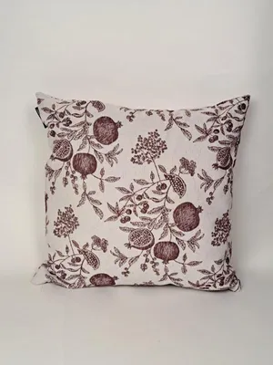 Produktbild von Madison Sierkussen 45x45cm Feigenrot