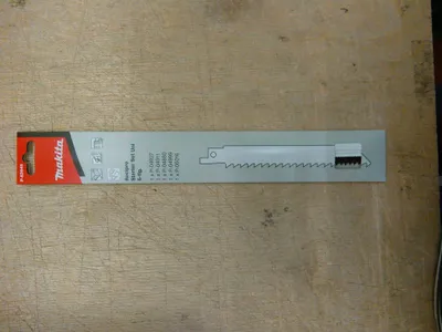 Imagen del producto de Kit de inicio para sierra recíproca Makita P-83945, modelo Uni, de 5 piezas.