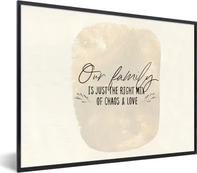 Produktbild von MuchoWow® Gerahmtes Poster Zitate - Sprichwörter - Unsere Familie ist genau die richtige Mischung aus Chaos und Liebe 40x30 cm - Poster mit Schwarzem Bilderrahmen Wandposter Rahmen Foto Bilder - Kunstposter - Wanddekorationen