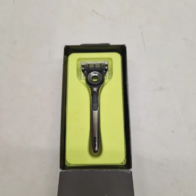 Produktbild von Gillette Labs Rasierer + 3 Klingen